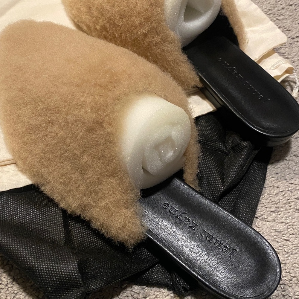 Jenni Kayne Camel Faux Shearling Mule Slides - Picture 2 of 3